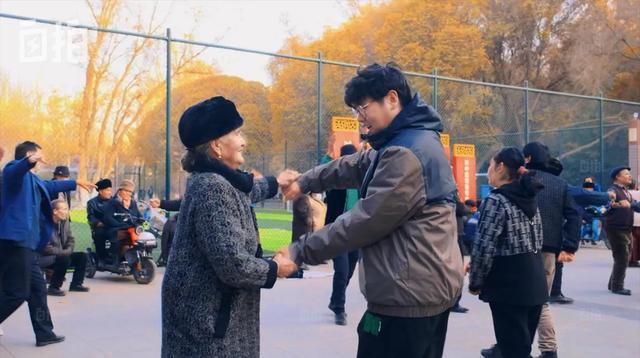 我,和女友双双裸辞,开小破车打卡中国边境,从此驶入人生旷野