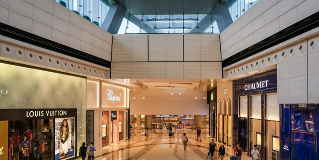 又一巨头倒下!疯狂关店11万家，为什么我们都不愿意逛商场了?
