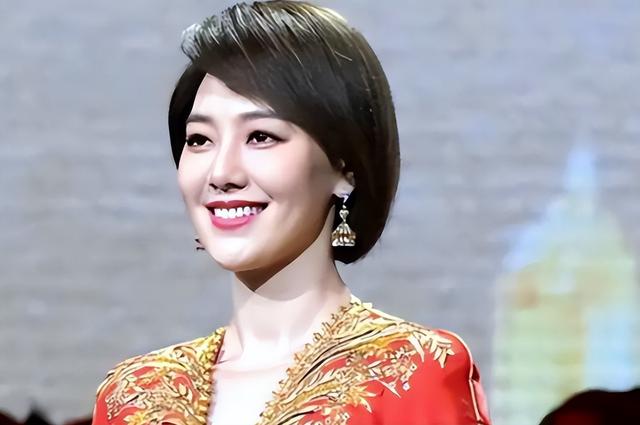 讨好大佬	，陪睡上位，遭央视“开除”，她身上的标签哪个才是真的