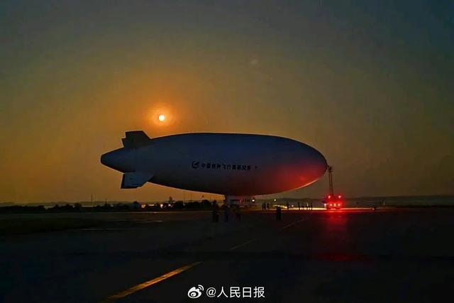 转存收藏！人民日报出图#当明月遇上国之重器#，浪漫又硬核↓↓