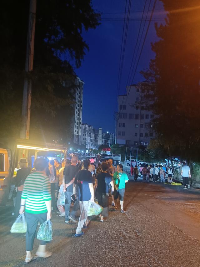 忠告：年逾七旬以上的老人，节日期间慎随子女跟团游