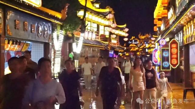 燃情夏夜，嘉鱼激发暑期游新活力