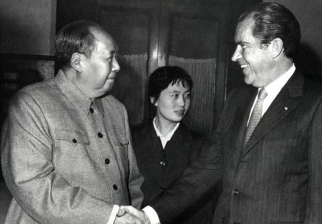 1972年，尼克松不满意毛主席送的4两茶叶，周总理一句话令其感动