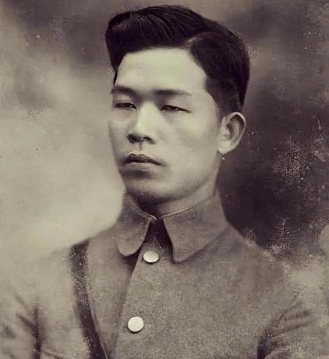 蒋介石曾坦言：世上只有两人能取代我，第一是毛主席，另一人是谁