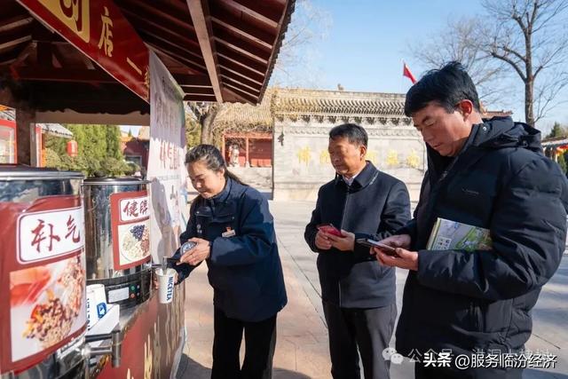 暖饮驱寒 暖心关怀!洪洞大槐树景区冬日暖茶活动温情启幕