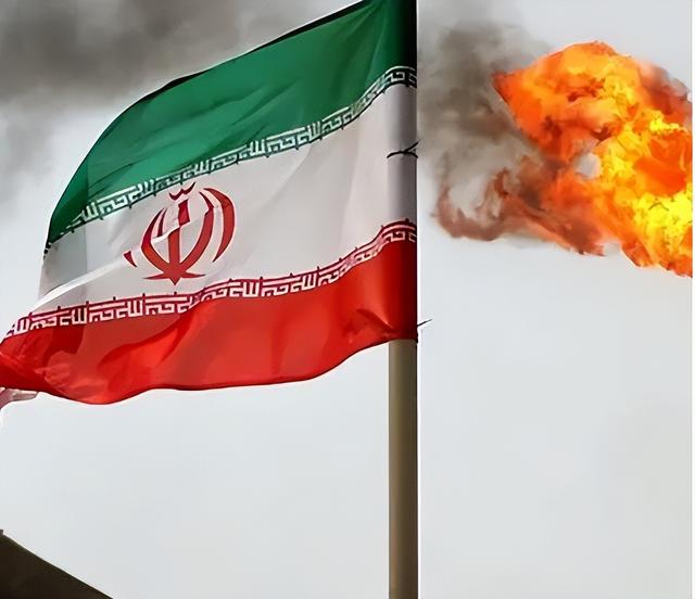 全世界都被特朗普耍了！打击伊朗只是个幌子，真正目标已布局四年