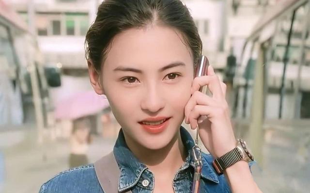 谢霆锋没想到，张柏芝凭阅兵当天的举动，口碑暴增，尽显格局之大