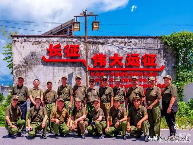 黄中广||丹霞奇峰擎天立 瑶乡赤壁映精魂