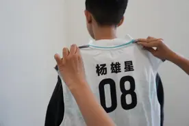 得物“极光篮行动”：让山里的孩子也有属于自己的主场图片