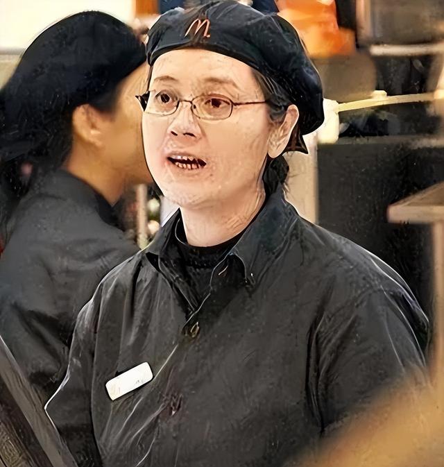 认干爹，拍风月片，被导演霸王硬上弓，靠山去世后沦为清洁工