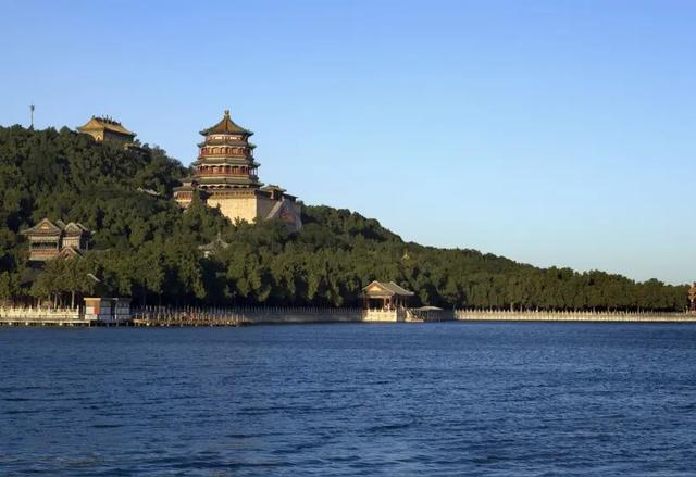 颐和园：中华古典园林的瑰宝与文化传承的典范