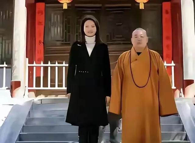 恶心一幕发生！释永信刚被带走调查，央视主持刘芳菲就受到了牵连