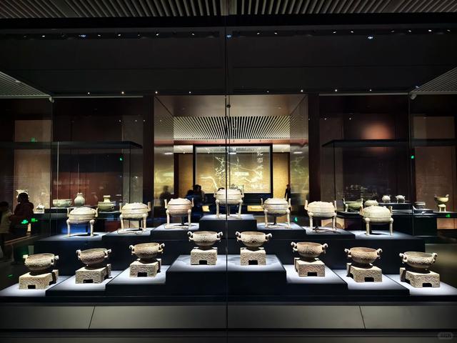 震撼的湖北省博物馆：大量青铜器，越王勾践剑，曾侯乙编钟、尊盘