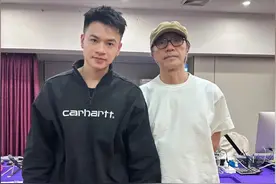 62岁周星驰近日罕见露正脸！星爷夸哪吒2拍的非常棒！图片