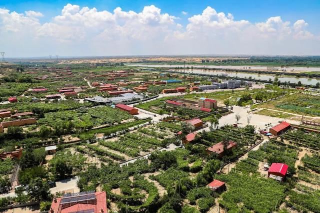 呼和浩特太会了！用“山、天、水、土、绿”拼出顶流🤩