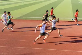 1000米跑进3分钟，对普通人来说难不难？网友：抬腿就有！图片