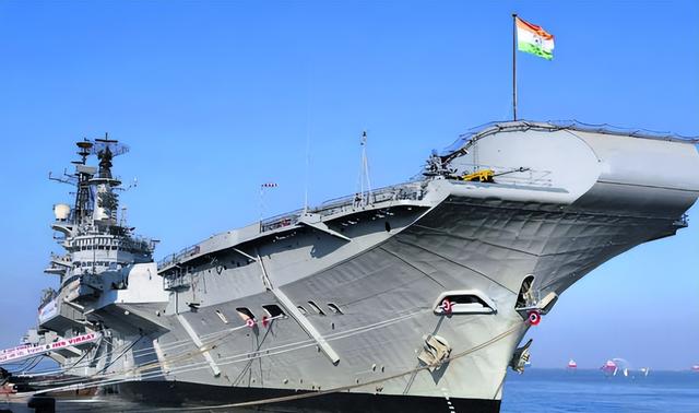 又让张召忠说中了？东拼西凑550亿建的2艘航母，如今彻底成为累赘
