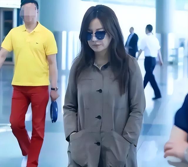 封杀四年，49岁赵薇突传消息，因胃癌去世传闻5个月前就真相大白