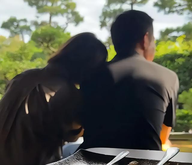 私生活混乱、被央视开除、陪睡上位？王冠身上的标签究竟有多离谱