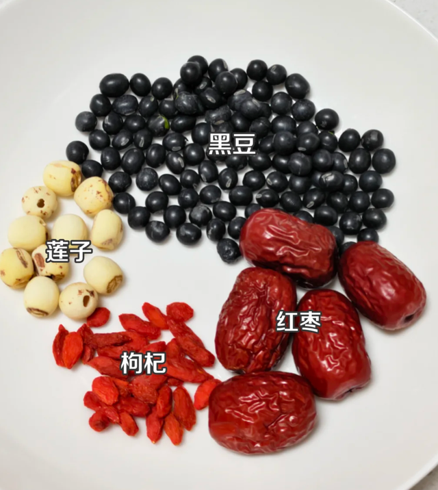 爷爷每天都喝，半年多了，头发看着黑了好多！