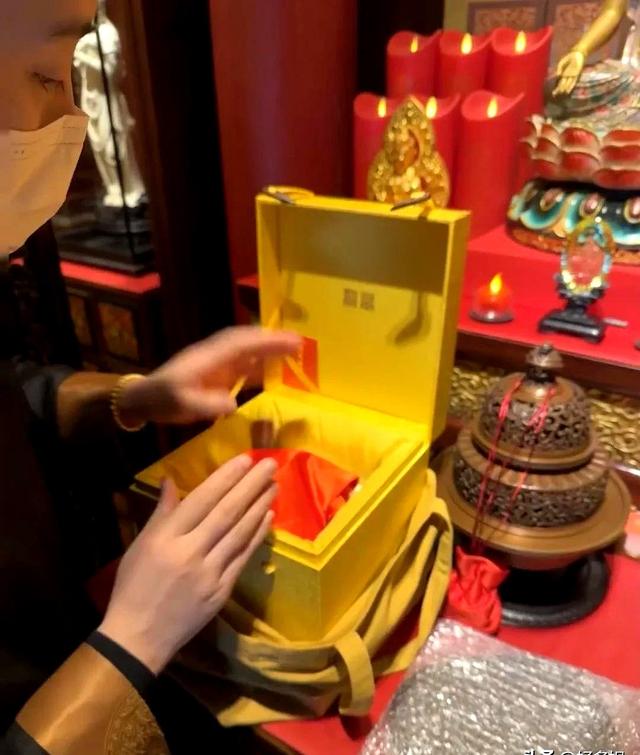 刚查了下什么是开光，不查不知道，一查才明白，原来，高净密断女