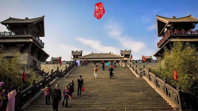 远看焦作北山，惊现一座豪华瑰丽的城堡