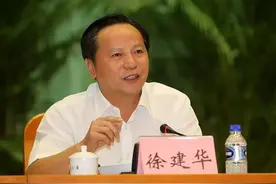 广东东莞市委原书记徐建华被查：已卸任8年，曾回应任内东莞被曝涉黄图片