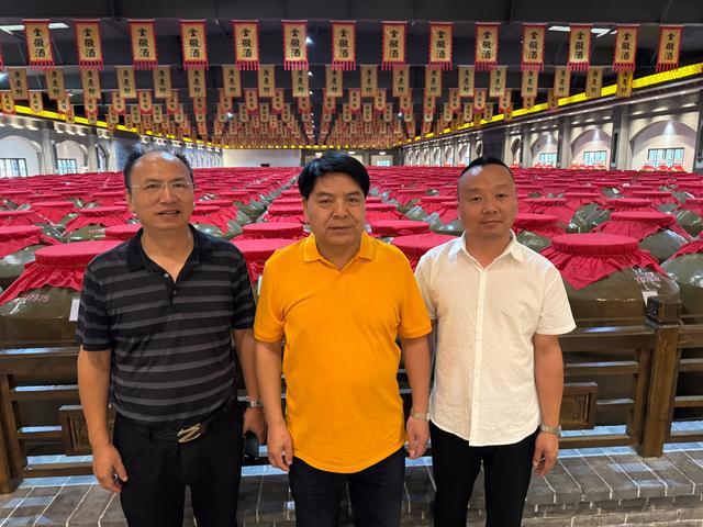 金徽酒正能量:生态酿造·文化体验/陕西旅游饭店协会赴金徽酒厂