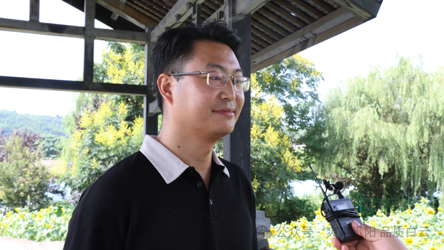 【爽游白云】蓬莱仙界·蘑力小镇荷塘月色盛夏邀约：采摘“红宝石” 徜徉金色花海