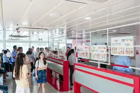 中国首艘！新能源客运渡轮亮相上海黄浦江，登船体验→图片