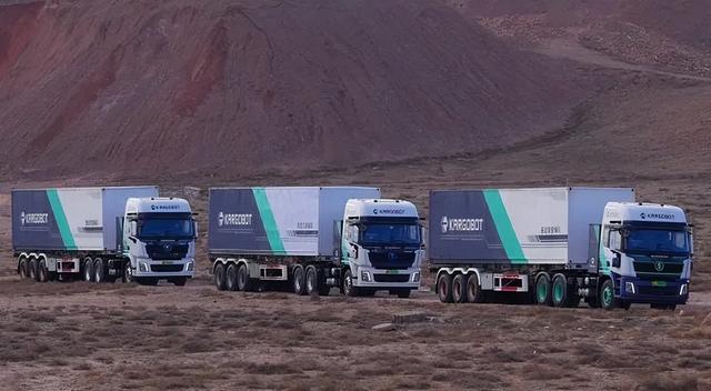 新型马路判官上路	，无人物流车狂奔