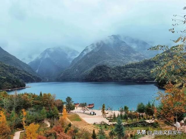 文县天池的秋，是上帝打翻的调色盘！