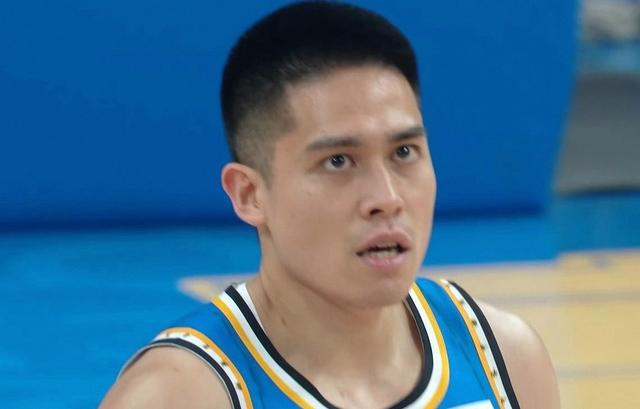 CBA出现首个3连胜队,北京击败辽宁,不是周琦赵睿,他替补得分最高