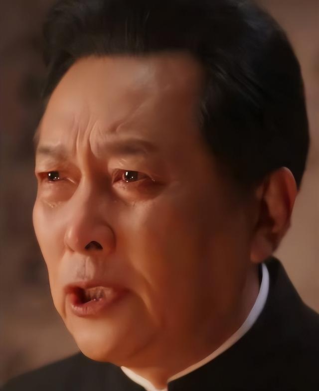 没想到，73岁唐国强受邀观礼阅兵刚一个月，竟再令所有人刮目相看