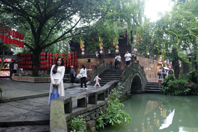 在成都小巧玲珑的锦里遇到个有小巧玲珑心思的小巧玲珑的姑娘