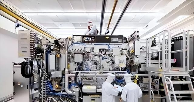 荷兰光刻机靠华稀土，却帮美卡中脖子！忘了40年前被中国精准反制