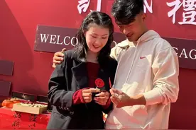 烤牌姑娘底裤被扒，订婚前已怀孕，谈过多次恋爱，辍学是因为早恋图片