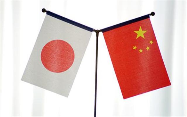 局势恶化，高市一锤定音，500枚导弹将进驻日本，洪秀柱不忍了