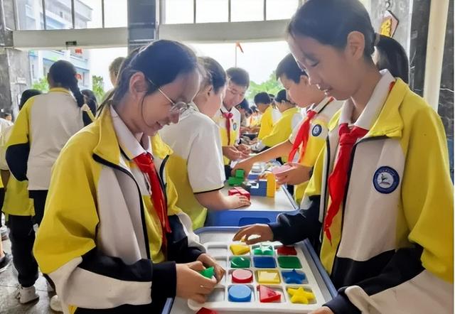 2025年全国科普月大篷车联合巡展惠及昆明三地超7000师生