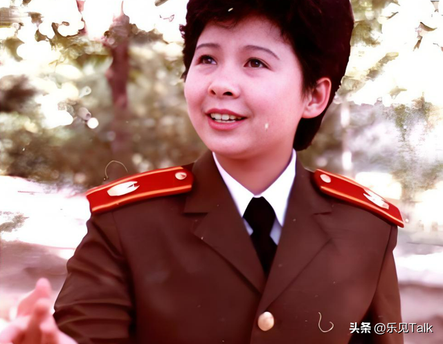 62岁毛阿敏和63岁董文华罕见同框！一个豪门守寡，一个风韵犹存