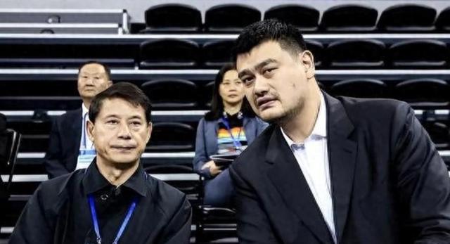 逼姚明退役，毁了王治郅，他凭一己之力让中国篮球倒退了二十年！