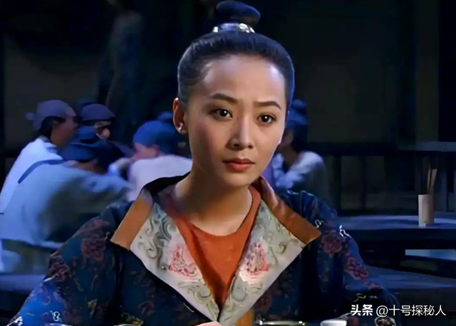 嫁给落魄时的黄海波	，任劳任怨养夫多年，曲栅栅现终于苦尽甘来