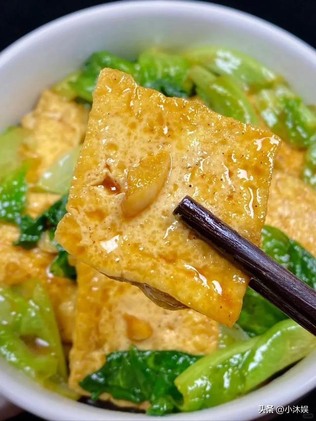 失眠睡不好，建议多吃5种食物！一吃养心、二吃安睡、三吃气色好