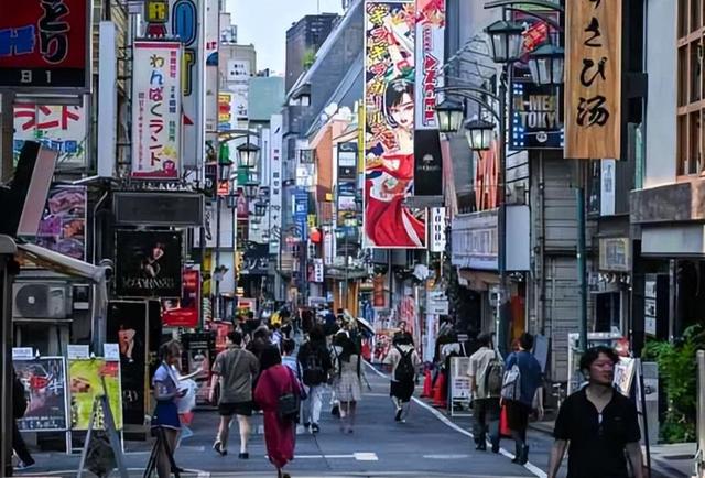 广东和日本都是1.2亿人，日本创造4.77万亿GDP，广东却令人意外