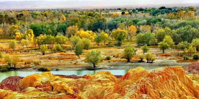 上帝调色盘 新疆“五彩滩”