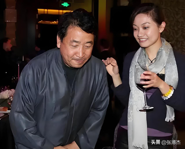 75岁的姜昆没有想到：女儿46岁仍旧没有结婚，养子倒成了他的骄傲