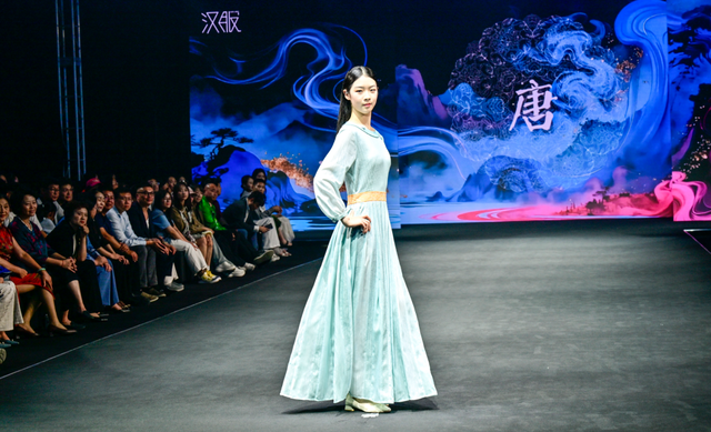 副中心开启少儿时装周！AI汉服大秀+VR体验，还有亲子工坊