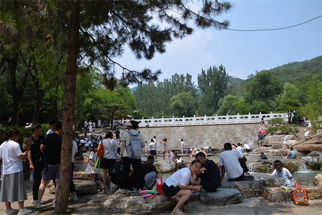 夏末初秋游蒙山，气候宜人，踏着历史的足迹感受千年的沧桑与传奇