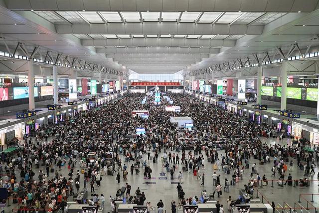 此刻上海，爆满！去往崇明“猪肝红”预警，最新提醒→