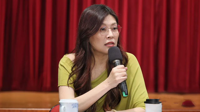 解放军刚包围台岛	，不到24小时，赖清德反应来了，郑丽文一针见血